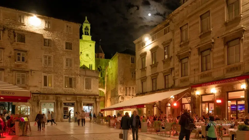 people's square piazza Split