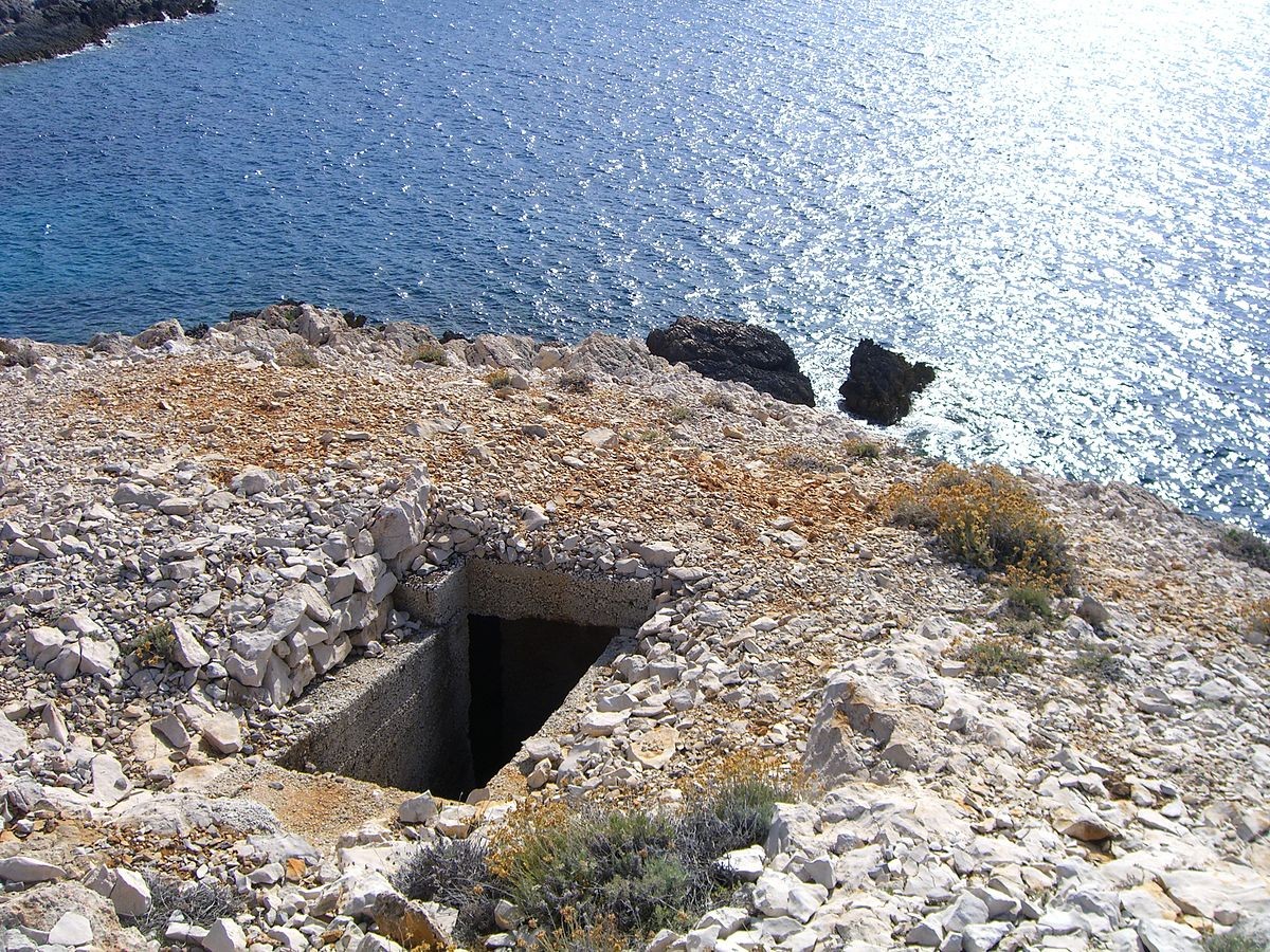 Military facilities on the island of Vis