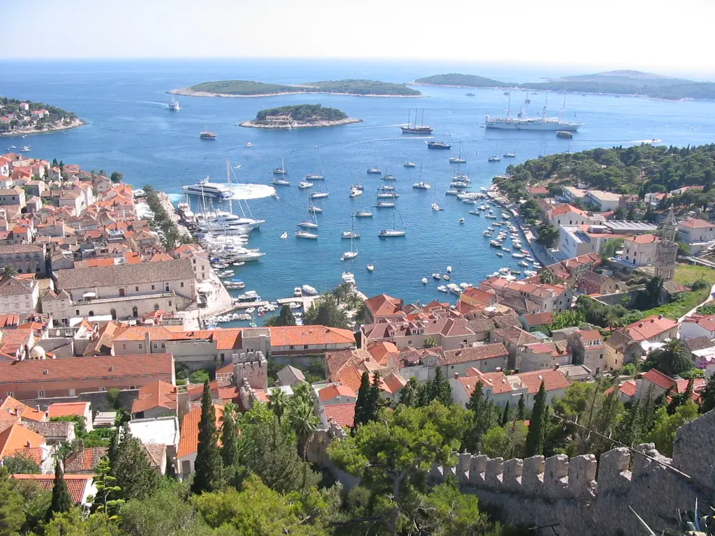 Hvar-harbour-panorama
