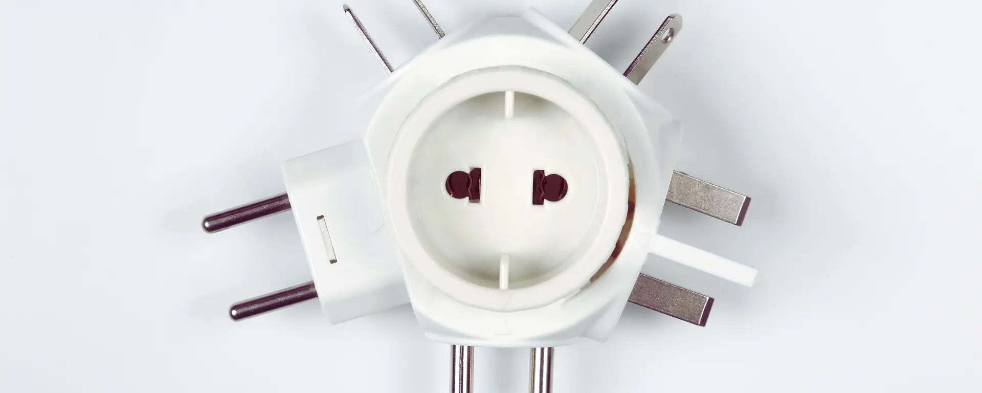 Universal travel adapter