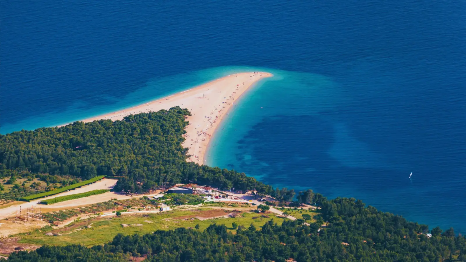 Brač sailing itinerary at Zlatni Rat beach
